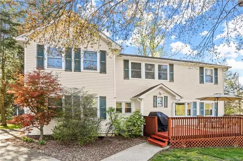 1556 Wenonah Trl, Yorktown, NY 10547
