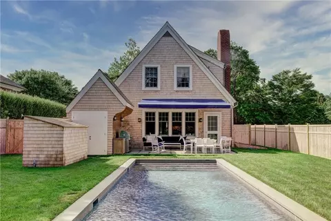 111 Toylsome Ln, Southampton, NY 11968