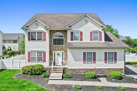 2410 Settlers Rdg, New Windsor, NY 12553