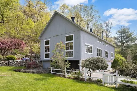 626 E Branch Rd, Patterson, NY 12563