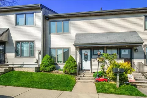14 Hemlock Ct, Staten Island, NY 10309