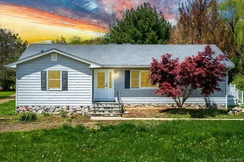 18 Jones Rd, Warwick, NY 10990