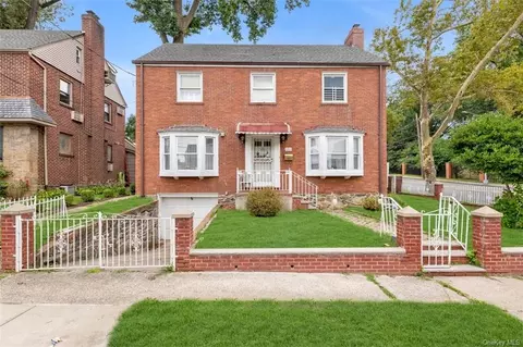 1261 Pawnee Pl, Bronx, NY 10461