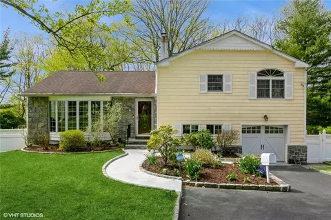 55 Edgewood Rd, Greenburgh, NY 10530