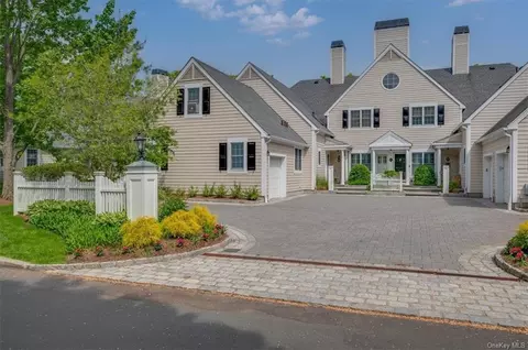 43 Wyndham Close Close, White Plains, NY 10605