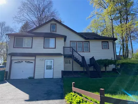 31 Titus Rd, Poughkeepsie, NY 12603