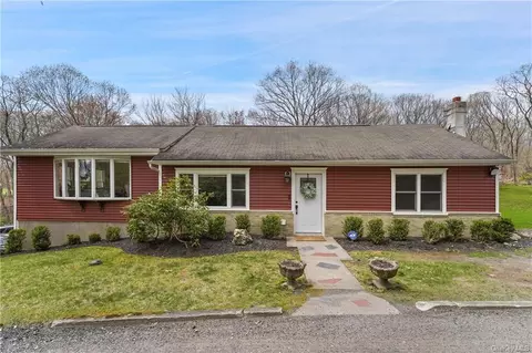 46 De Liso Ln, Mahopac, NY 10541
