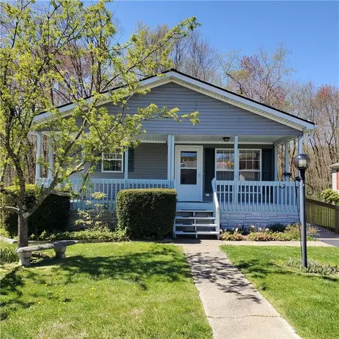 73 Sixth Dr, Hyde Park, NY 12538