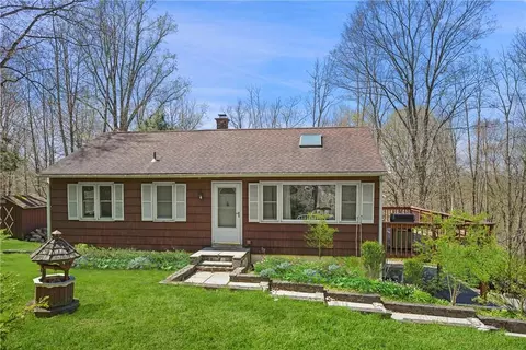 23 First St, Putnam Valley, NY 10579