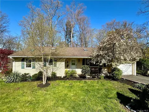 6 Greenway W, Ramapo, NY 10974