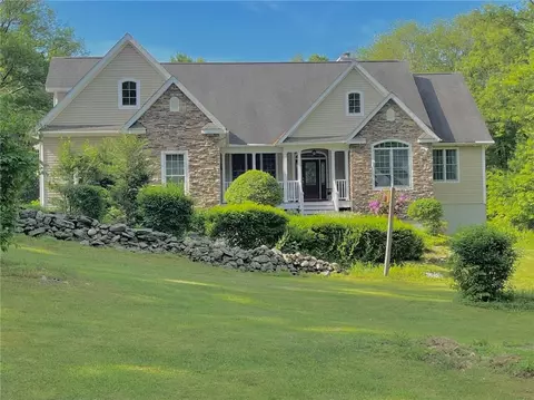 45 Cider Mill Ct, Pleasant Valley, NY 12569