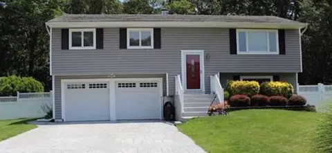 31 Shenandoah Blvd, Port Jefferson Station, NY 11776
