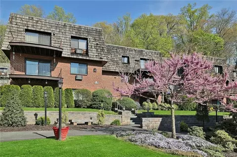 4 Briarcliff Dr S #413, Ossining, NY 10562