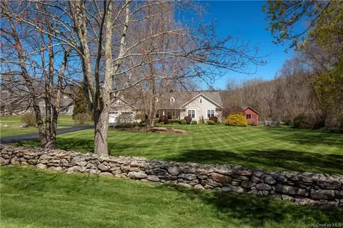 32 Meadow Brook Ln, Dover, NY 12594