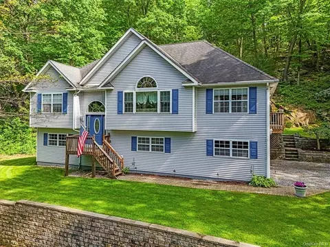 23 Miller Hill Rd, East Fishkill, NY 12533