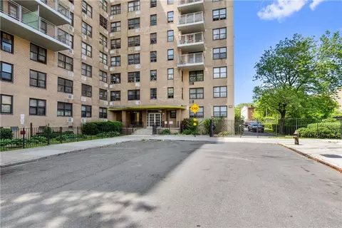 1966 Newbold Ave #610, New York, NY 10472