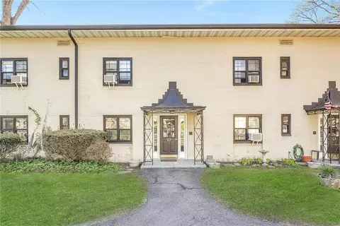 23 Manchester Rd #1, Eastchester, NY 10709