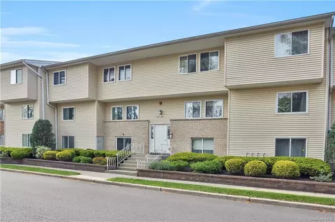 25 College Ave #207, Clarkstown, NY 10954