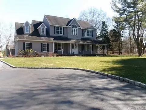 61 B Shore Rd, Mount Sinai, NY 11766