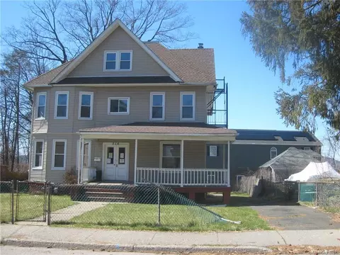 216 Smith St, Peekskill, NY 10566