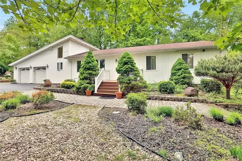 38 Demarest Mill Rd, Clarkstown, NY 10994