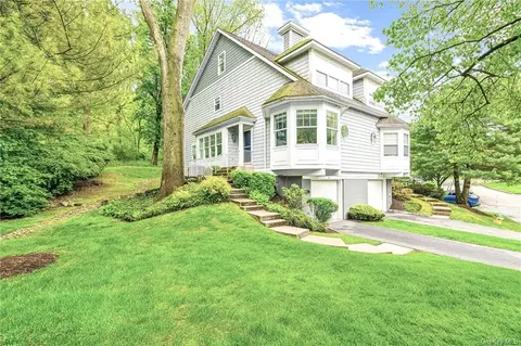 8 Pond View Ln, Ossining, NY 10562