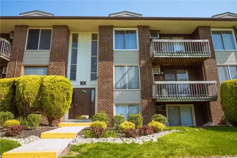 96 Country Club Ln, Pomona, NY 10970