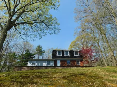 96 Jean Ridge Rd, Mount Hope, NY 10940