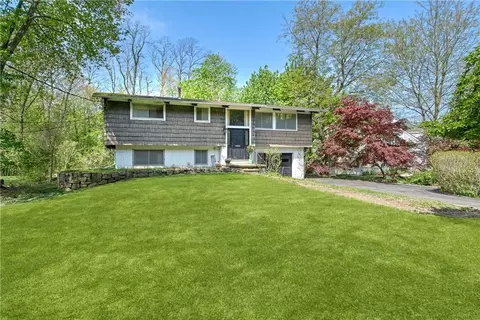 85 Greenwood Ln, Greenburgh, NY 10607