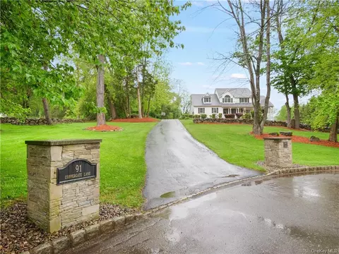 91 Coppergate Ln, Warwick, NY 10990