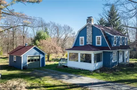 374 Cragsmoor Rd, Pine Bush, NY 12566