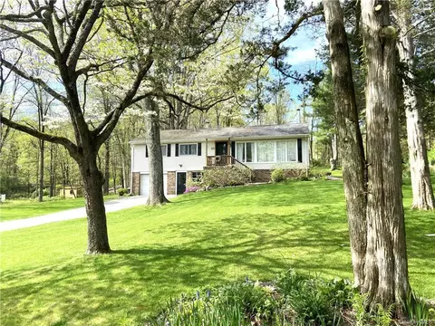 65 Hawxhurst Rd, Monroe, NY 10950