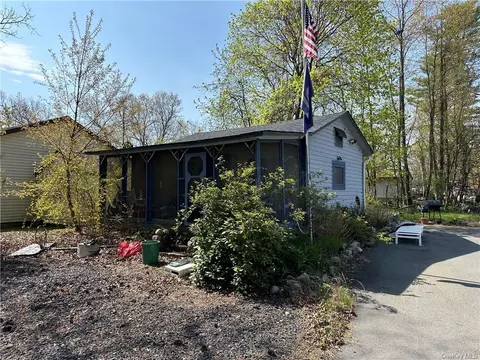14 Old Rd, Deerpark, NY 12729