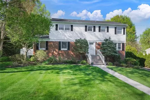 6 Paradise Dr, Greenburgh, NY 10583