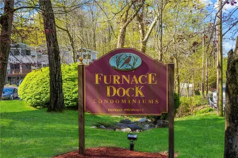 10 Scenic Cir, Cortlandt, NY 10520