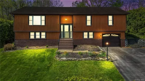 6 Pleasant St, Florida, NY 10921