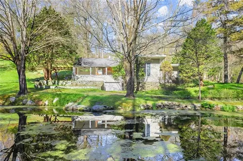 28 Pound Ridge Rd, Pound Ridge, NY 10576