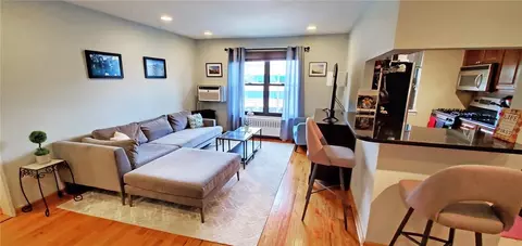 1 E Mill Dr #3B, North Hempstead, NY 11021