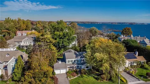 1050 Constable Dr, Mamaroneck, NY 10543