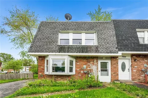 52 Hampton Ct, Wallkill, NY 10941