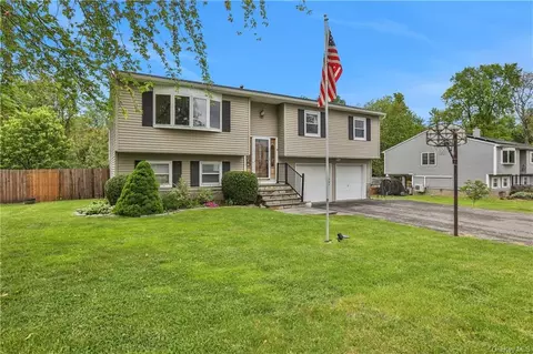 362 Nina St, New Windsor, NY 12553