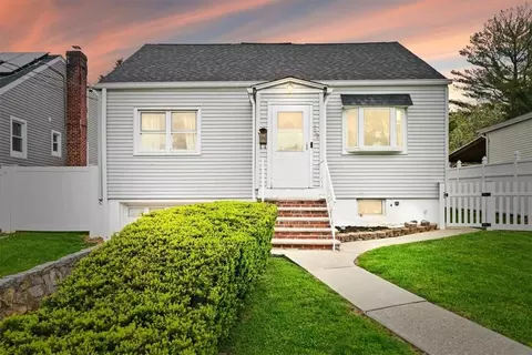242 Roundhill Dr, Yonkers, NY 10710