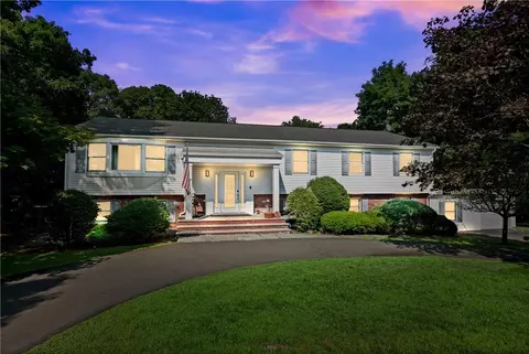 8 Rosemont Dr, Clarkstown, NY 10956