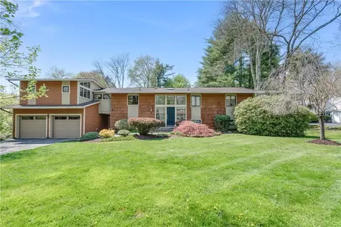 18 Earlwood Dr, Poughkeepsie, NY 12603