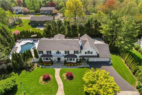 155 Country Ridge Rd, Scarsdale, NY 10583