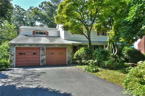 18 Zabella Dr, Clarkstown, NY 10956