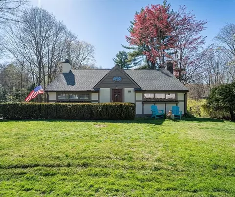 12 Pineview Rd, New Castle, NY 10549