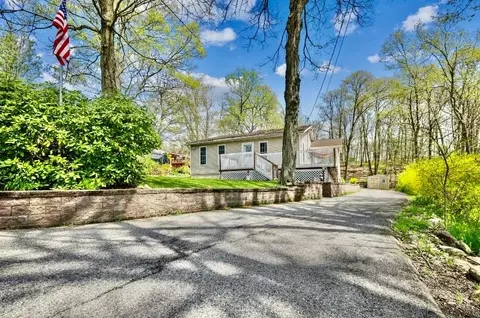36 Elmwood Dr, Woodbury, NY 10930