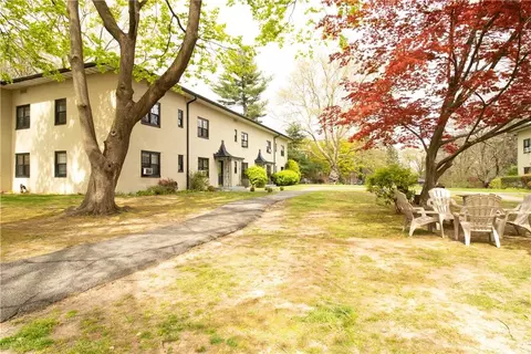 27 Manchester Rd #1R, Eastchester, NY 10709