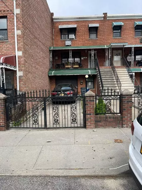 3733 Barnes Ave, New York, NY 10467